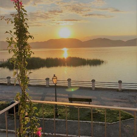Vista Lago Torre del Lago Puccini Exterior photo